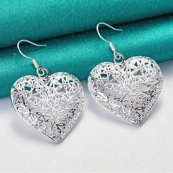 925 silver plated heart earring 1.25” x 1.25” - Picture 8 of 8